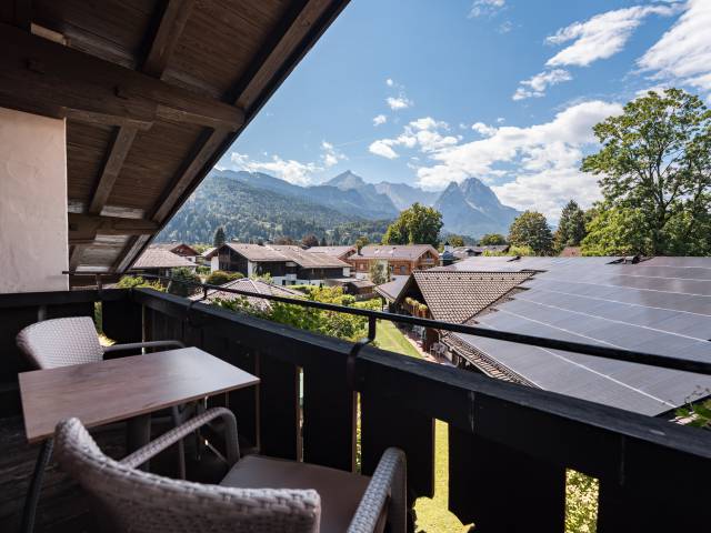 Blick vom Balkon auf die Zugspitze