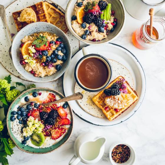 Bowls, Waffeln und Kaffee